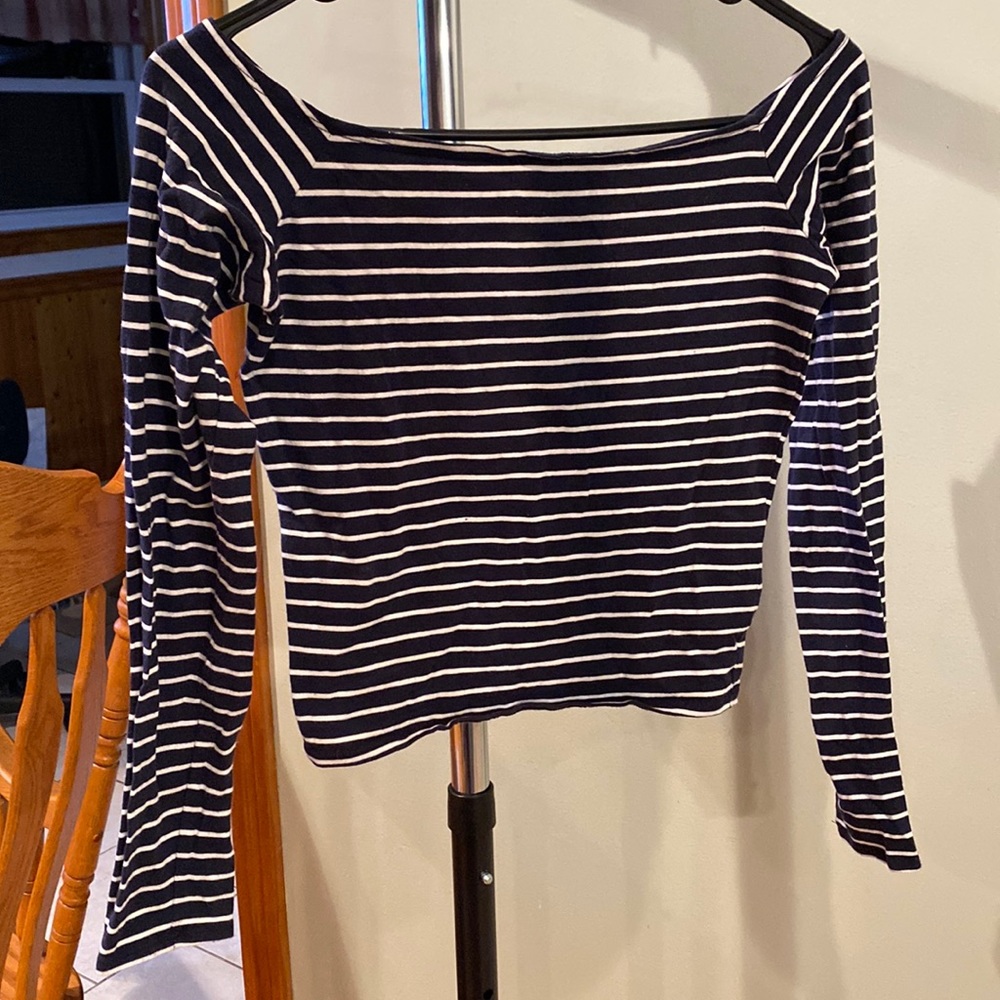 Abercrombie & Fitch dark navy blue and white striped long sleeve crop top.